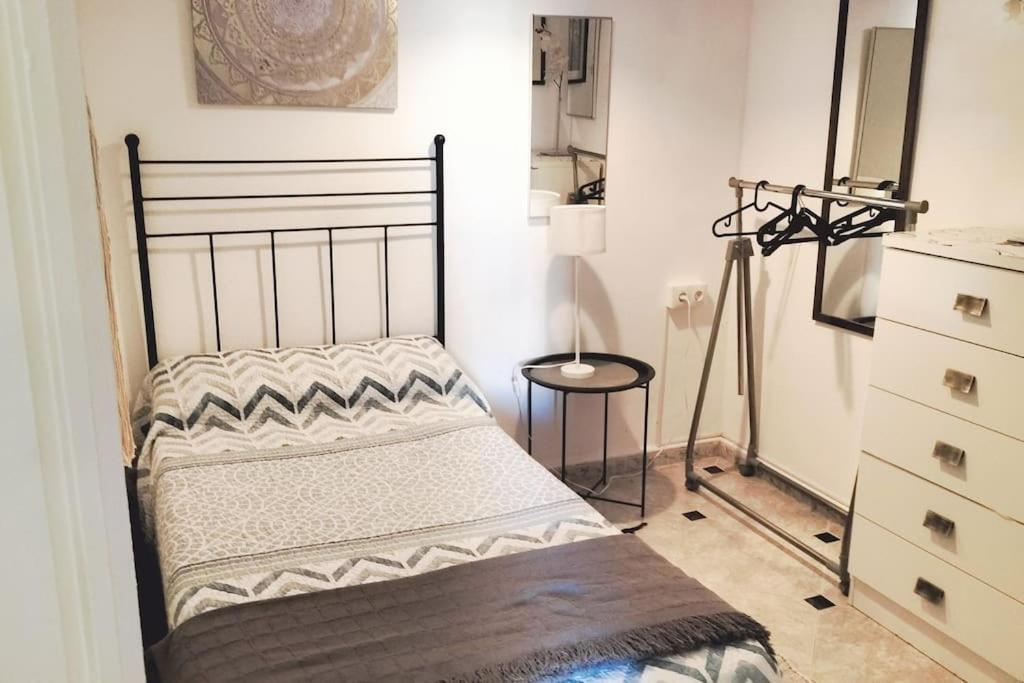 Bonito Apartamento De Dos Dormitorios En El Centro Y Calle San Miguel Torremolinos Luaran gambar