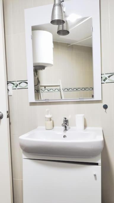 Bonito Apartamento De Dos Dormitorios En El Centro Y Calle San Miguel Torremolinos Luaran gambar