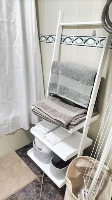 Bonito Apartamento De Dos Dormitorios En El Centro Y Calle San Miguel Torremolinos Luaran gambar
